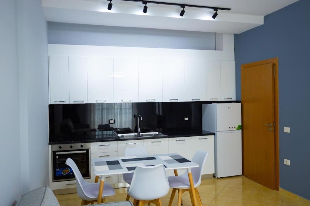 Apartment In Vlore Kejvi Esterno foto