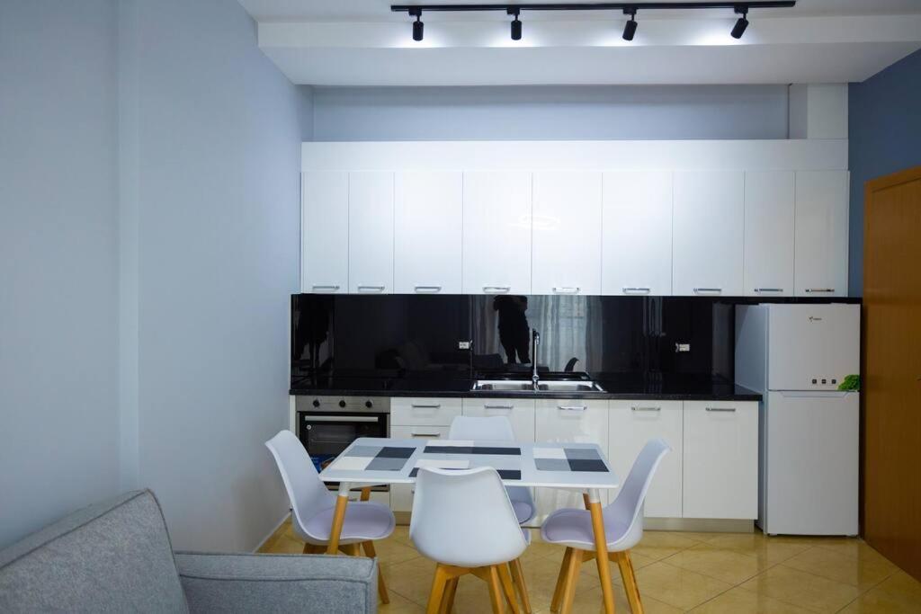 Apartment In Vlore Kejvi Esterno foto